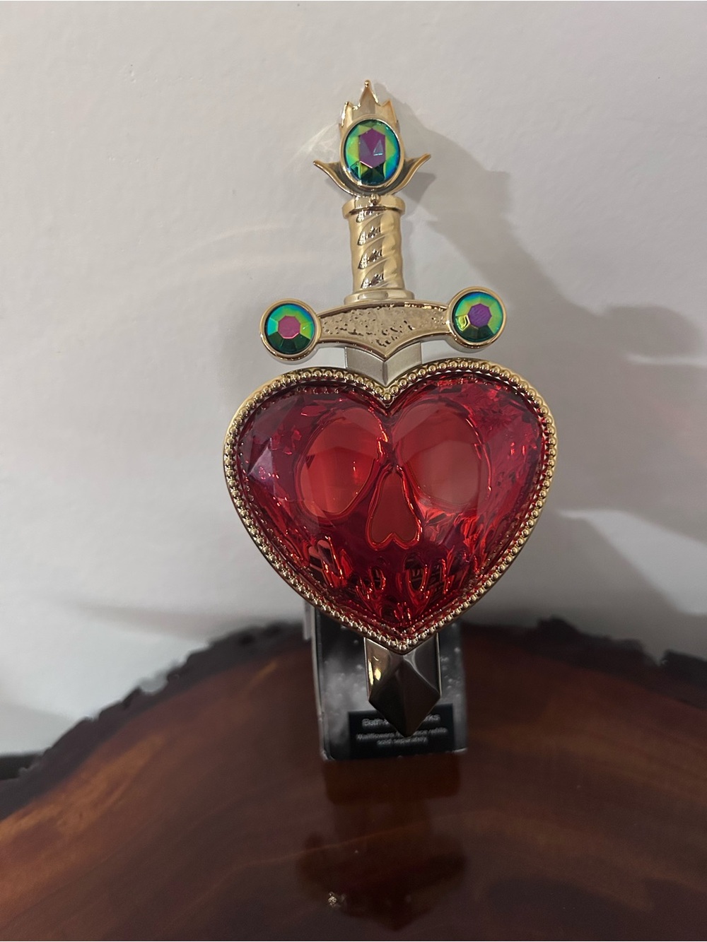 Bath & Body Disney Villains Evil Queen Pierced Heart wallflower plug & two plugs - Picture 2 of 10